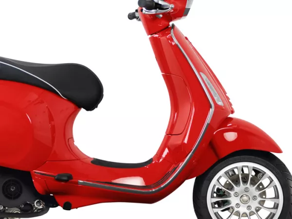 Pelindung kaki kanan pelindung tepi -PIAGGIO, chrome- Vespa Primavera 125 (ZAPM81100, ZAPM81101, ZAPMA1100, RP8M82500, RP8M82821, RP8M82100, RP8M82310, ZAPMA1101, ZAPMD1100), Vespa Primavera 150 (ZAPM81200, ZAPMA1200, ZAPM81201, ZAPMA1201, ZAPMD120), Vesp