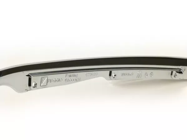 Genuine Piaggio Legshield Edge Beading Right - Fits Vespa LX 50 2T/4T, LX 125 & LX 150 | Part #622188