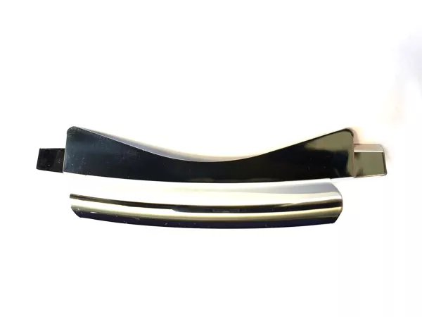 Bagian penghubung untuk pelindung tepi, chrome -PIAGGIO- Vespa Primavera 125 (ZAPM81100, ZAPM81101, ZAPMA1100, RP8M82500, RP8M82821, RP8M82100, RP8M82310, ZAPMA1101, ZAPMD1100), Vespa Primavera 150 (ZAPM81200, ZAPMA1200, ZAPM81201, ZAPMA1201, ZAPMD120), V