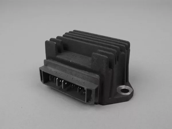 Voltage regulator -7-plug- Gilera Runner FX-FXR (ZAPM07, ZAPM08), Piaggio Hexagon (EXS1T, EXV1T), Hexagon LX-LXT (ZAPM05, ZAPM06), SKR (CSM1T, CVM1T), Skipper (ZAPM12, ZAPM13), TPH (ZAPM02)