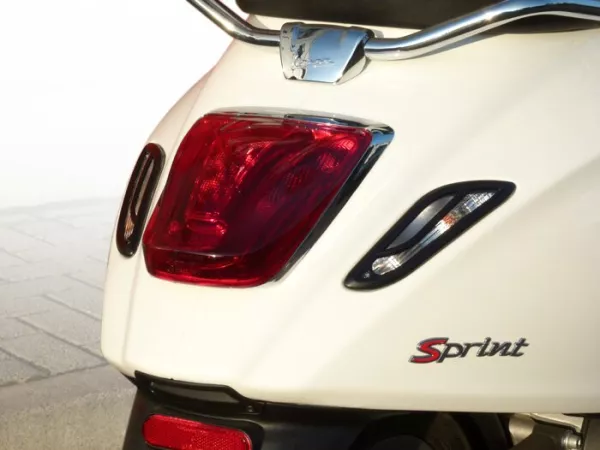 Knipperlichtrooster -MOTO NOSTRA- Vespa Sprint, Primavera 50-150 - achter - zwart