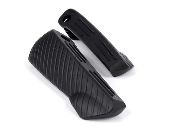 Repose-pieds -MOTO NOSTRA, CNC, noir mat- Vespa GT, GTL, GTS 125-300, GTV - jusqu'en 2023