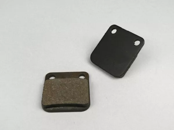 Pastiglie freno -NEWFREN 41,5x45,3mm- ADLY Moto Fox Plus 50 ccm anno 2002 (v), Moto Silver Fox 50 ccm anno 2002 (v), Moto Super Sonic 125 ccm anno 2003 (v), DAELIM Avance II 125 ccm anno 1998 (v), Delfino 100 ccm anno 2003 (v), History 125 ccm anno 2002 (