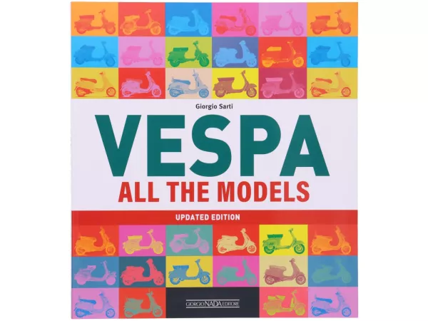 Boek -Vespa, alle modellen door Giorgio Sarti-(2023), Engels, 303 pagina's