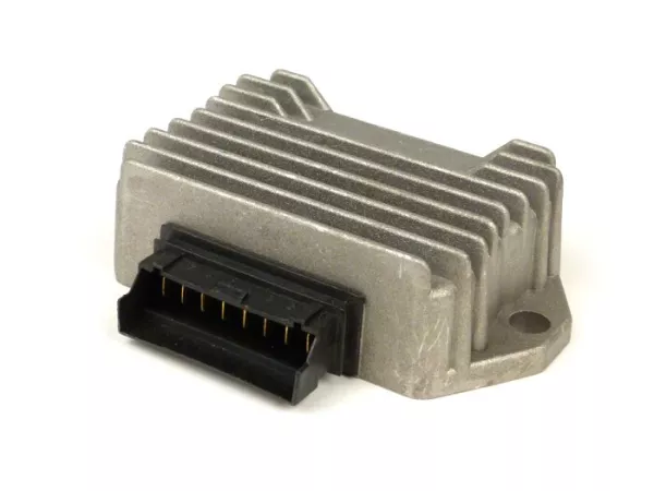 Voltage regulator -OEM QUALITÄT- 8-Pin 12V incl. flasher relay- Piaggio/ Gilera 50 cc 2-stroke (carburator models, since 1998), Vespa S, LX, LXV, Sprint 50, Primavera 50, ET4 125ccm (ZAPM04000 till 1998), Aprilia Mojito Retro 125 ccm (ZD4PM Piaggio E