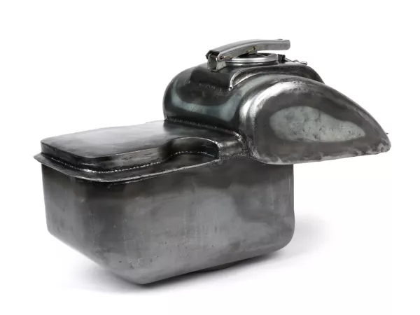 Tank -PREMIUM, geolied plaatstaal, Sei Giorni Sport- Vespa Wideframe VM, VN1, Hoffmann HC, ACMA, VL1 - met bult - 9 liter