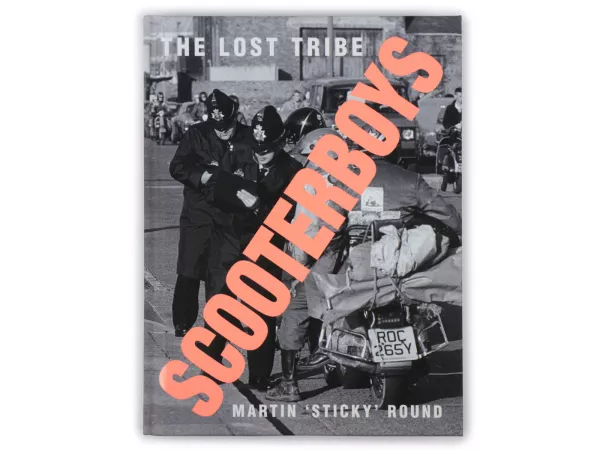 Boek -SCOOTERBOYS de verloren stam- door Martin 'Sticky' Round - 192 pagina's hardcover