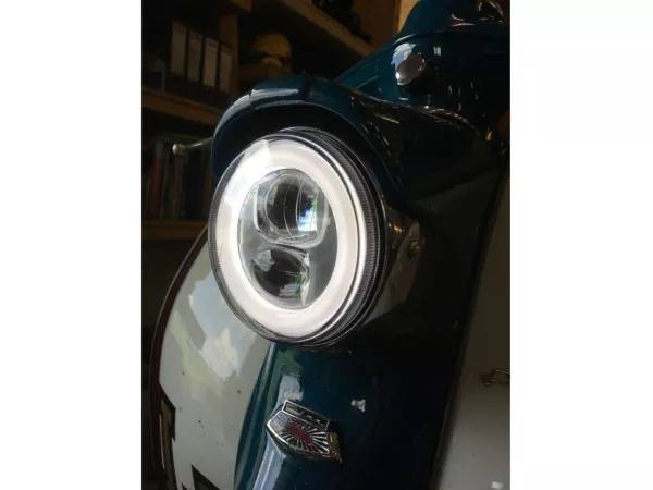Faro delantero incl. marco de montaje -MOTO NOSTRA- LED HighPower - Ø=120mm - 12V DC - marcado E9 - para conversión de Lambretta LI (series 1-2)