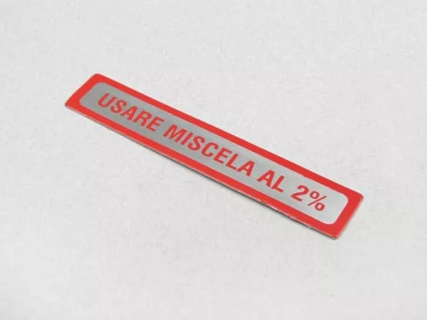 Sticker voor benzinedop -OEM KWALITEIT- Vespa Usare Miscela al 2% (1:50) - Rood