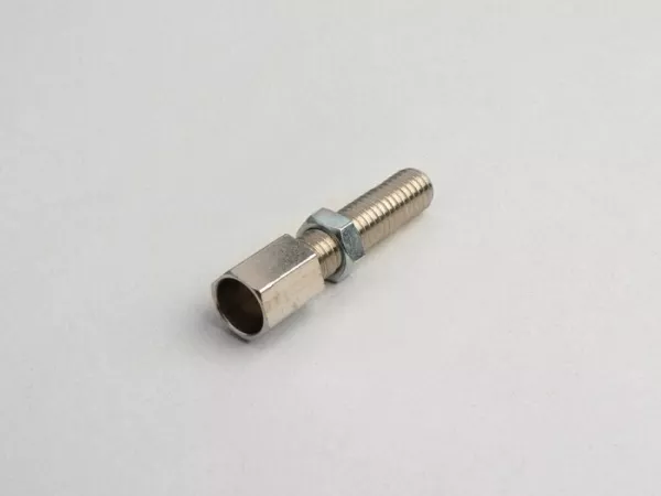 Justeringsskruv M6 x 22mm (Ø insida=6,1mm) -UNIVERSAL-