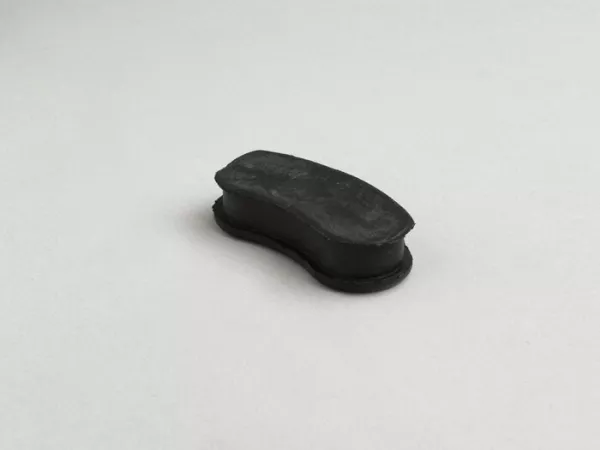 Rubber plug poolwiel (nier) -OEM KWALITEIT Hoogte=11,4mm, breedte: 40,6mm- Vespa V50 (200001 tot 763500), V90, 90SS, VNB6T (vanaf 04295), Super, GT125 (VNL2T), GTR125 (VNL2T), TS125 (VNL3T), PV, Sprint150 (VLB1T), PX (contactontsteking)