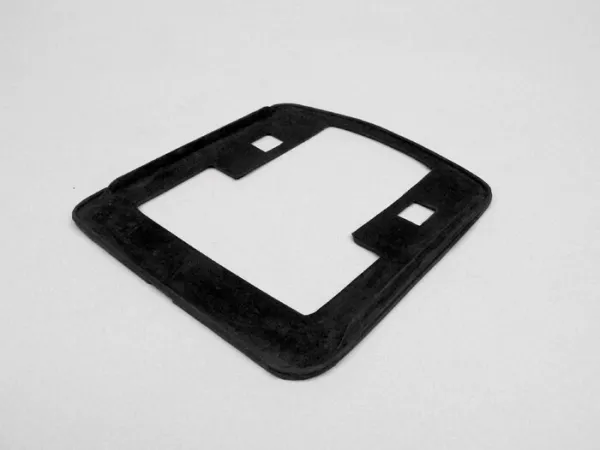 Goma del piloto trasero (junta al chasis) -CALIDAD OEM- Vespa Rally180 (VSD1T), Rally200 (VSE1T), GTR125 (VNL2T), TS125 (VNL3T), V50 Special (Alemana), 50 SR, PV125 (Alemana) - Negro